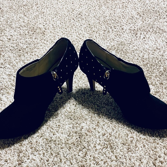 Adrienne Vittadini Black Suede Cuffed Studded Ankle Bootie stiletto 9-1/2 M EUC - Picture 10 of 16